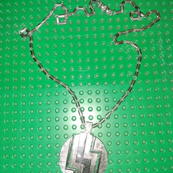 VINTAGE CROWN TRIFARI NECKLACE GOLD TONE PENDANT COSTUME NECKLACE - Picture 3 of 4